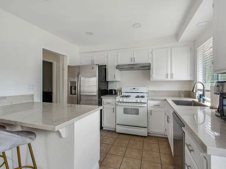 405 Nobel Ave #D — Photo 14