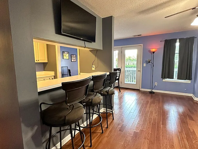 906 Litchfield Way #C — Photo 10