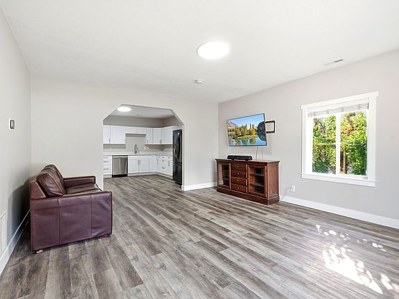 4th image of 335 30th St