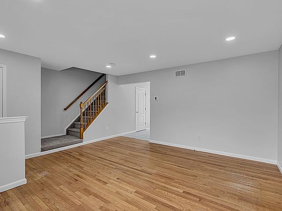 5th image of 17 Waterview Dr