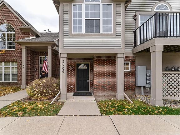 2nd image of 3209 Primrose Ln