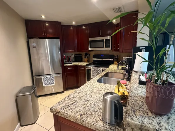 9715 Fontainebleau Blvd APT 213, Miami, FL 33172