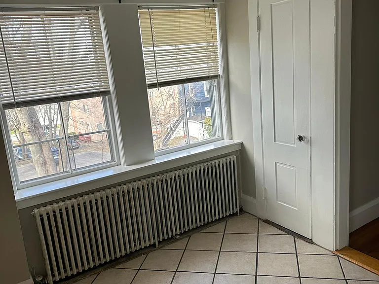 Large Eat-In Kitchen