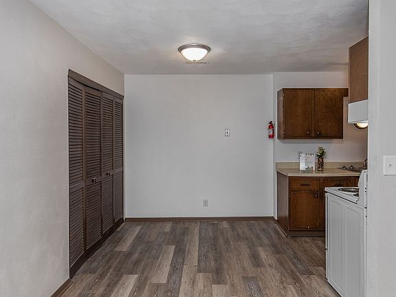 5th image of 2415 Jebens Ave #2