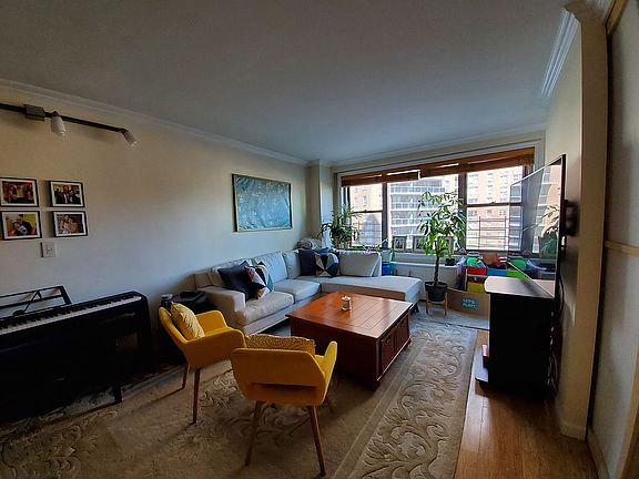 2nd image of 70-25 Yellowstone Blvd APT 3X