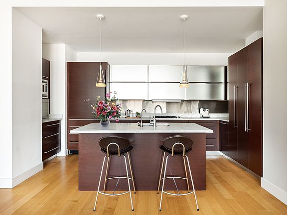 3rd image of 139 Wooster St #5A