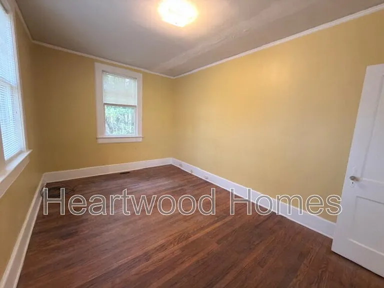 1408 Victoria St — Photo 16
