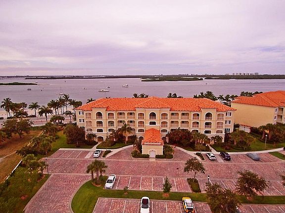 4th image of 35 Harbour Isle Dr E #203