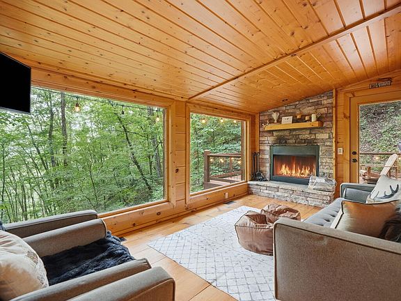 4th image of 329 Laurel Ridge Dr