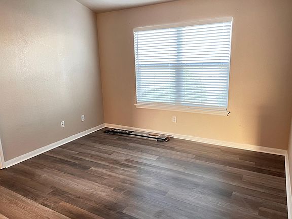 5th image of 243 Devonshire Dr