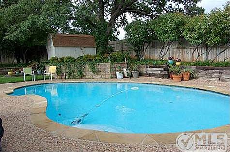 4th image of 321 Carolyn Dr