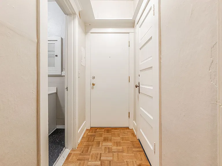 El Mondo Apartments — Photo 12