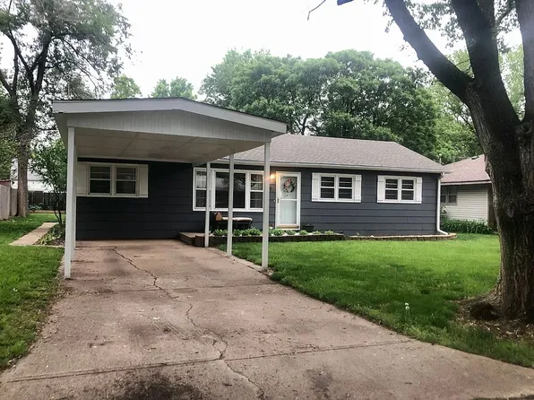 6 Southland Dr, Haven, KS 67543
