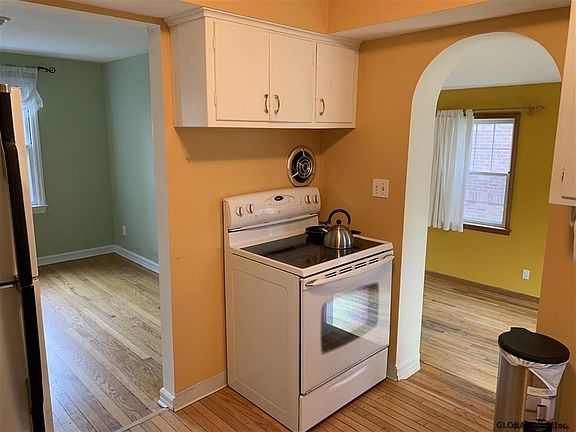 3rd image of 139 Winthrop Ave