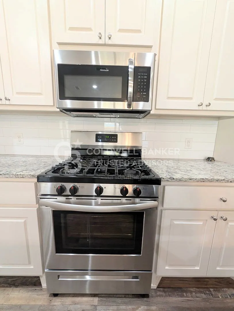 3 bed, 2.0 bath, 1372 sqft, $1,650 — Photo 1