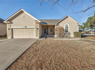123 N Indian Wells Dr, Olathe, KS 66061