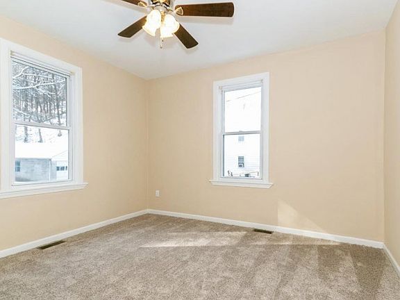 5th image of 556 Greene St