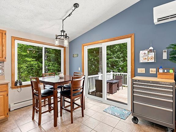 5th image of 202 Beaver Brook Rd