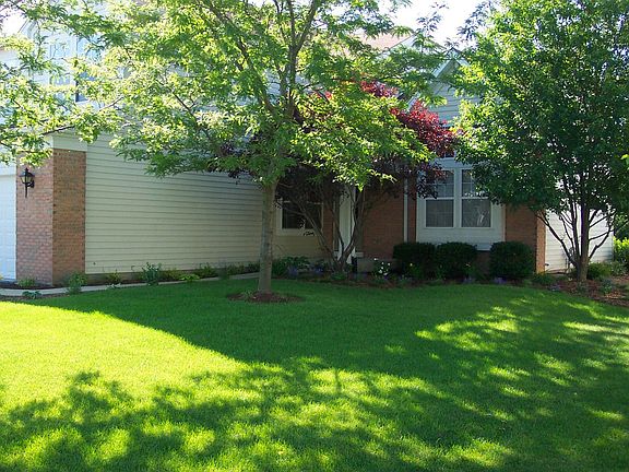 5th image of 985 N Camden Ln