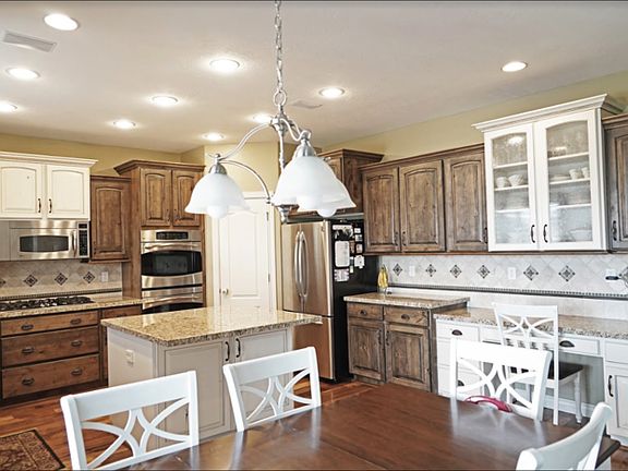 3rd image of 4801 N Whisper Wood Dr