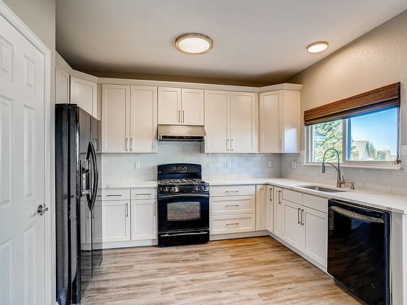 kitchen (brand new cabinets and countertops)