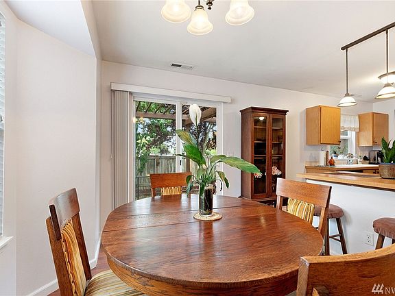 5th image of 10318 193rd Street Ct E