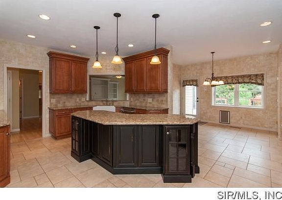 3rd image of 1711 10th Fairway Dr