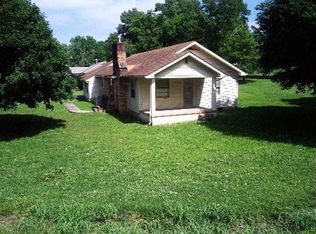 100 Elm Ln, Linden, TN 37096
