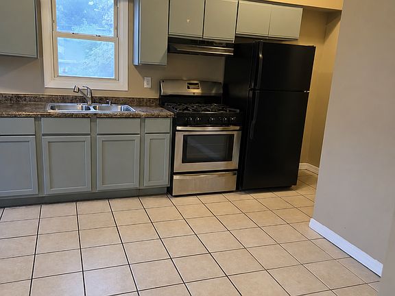 3rd image of 4428 Elm Ave