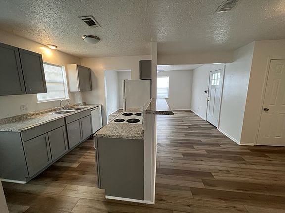 5th image of 2520 Johnson Dr