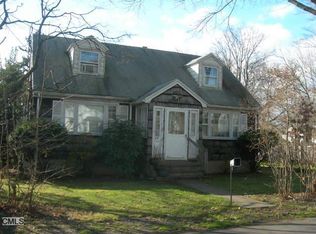 28 Narrow St, Fairfield, CT 06824