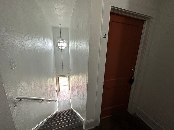 2nd image of 306 N Meridian St APT 4