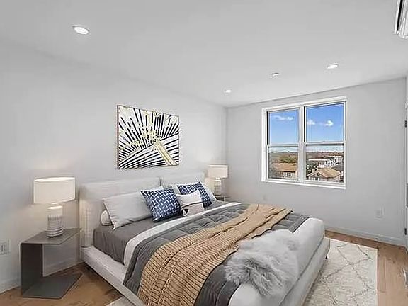 4th image of 2481 Ocean Ave #Penthouse A