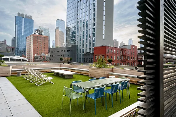 Rented by Greystar | media 9