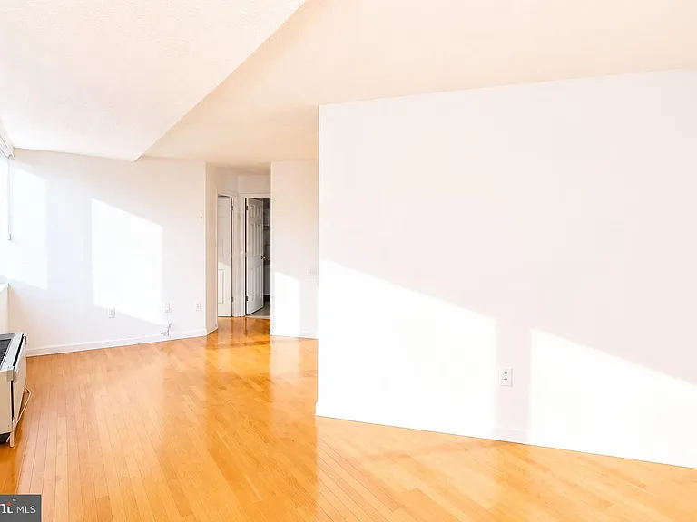 1420 Locust St #8B — Photo 5