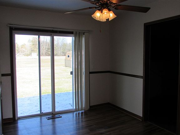 3rd image of 5498 Hillier Dr