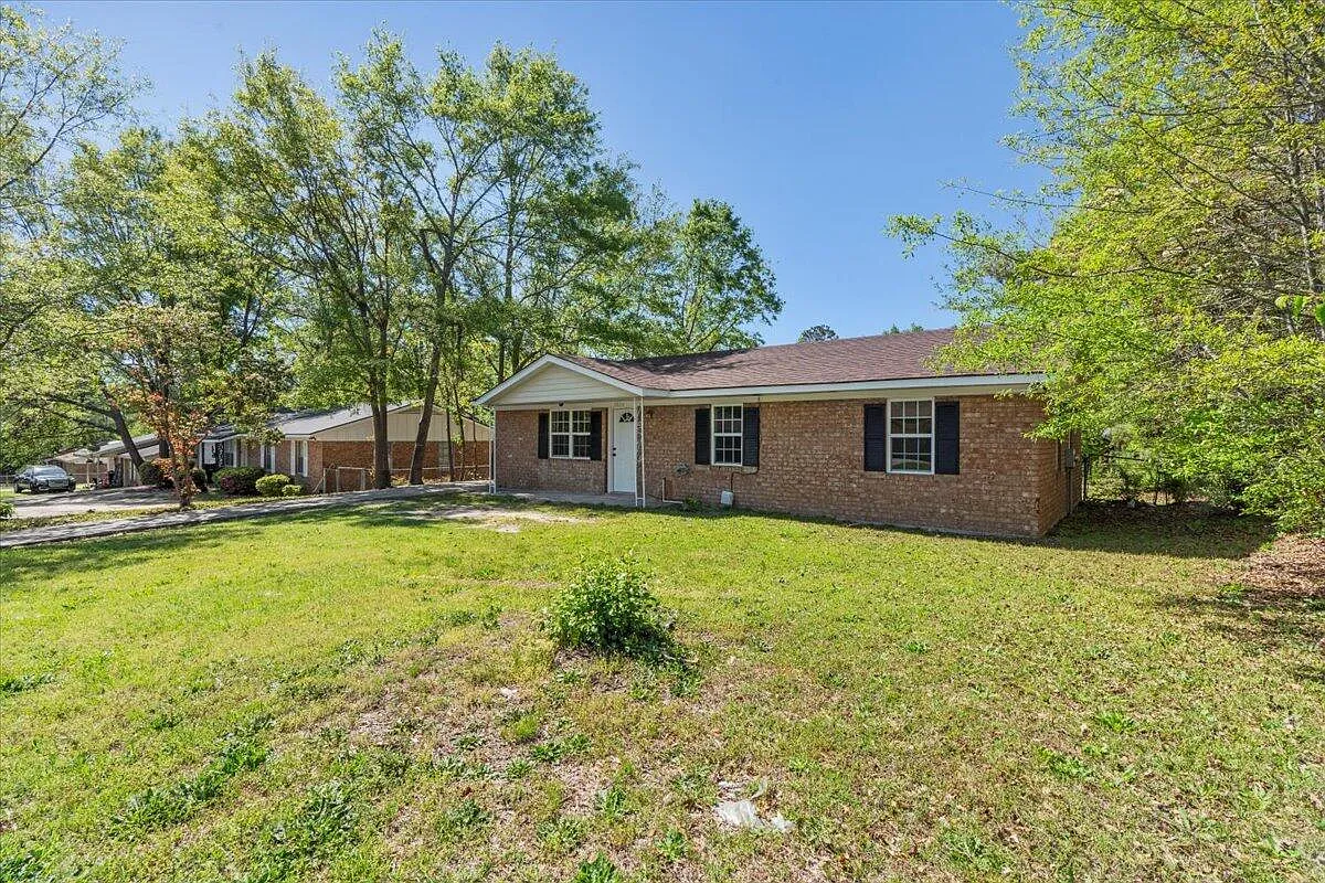 3 bed, 1.5 bath, 1144 sqft, $1,400 — Photo 3