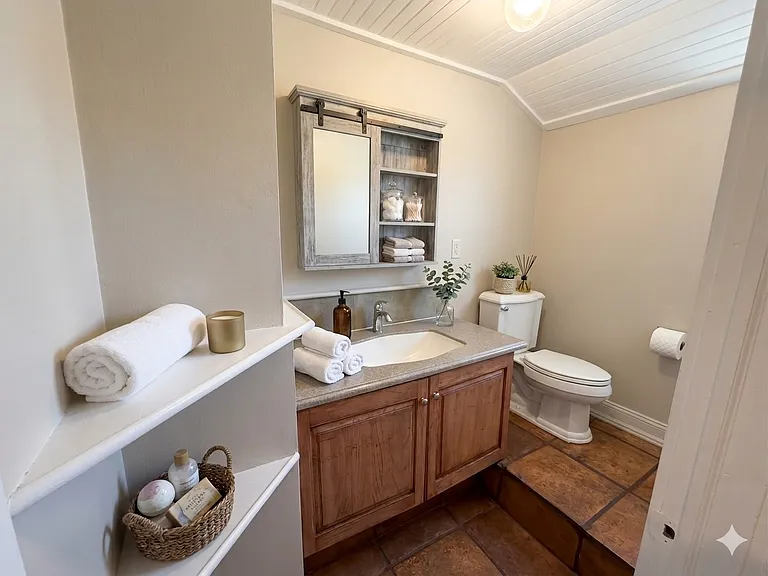 6 E Mill Rd #1 — Photo 3