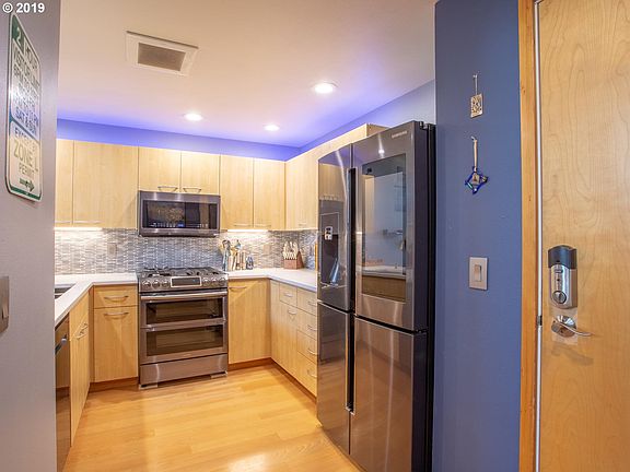 4th image of 400 W 8th St Unit 405W