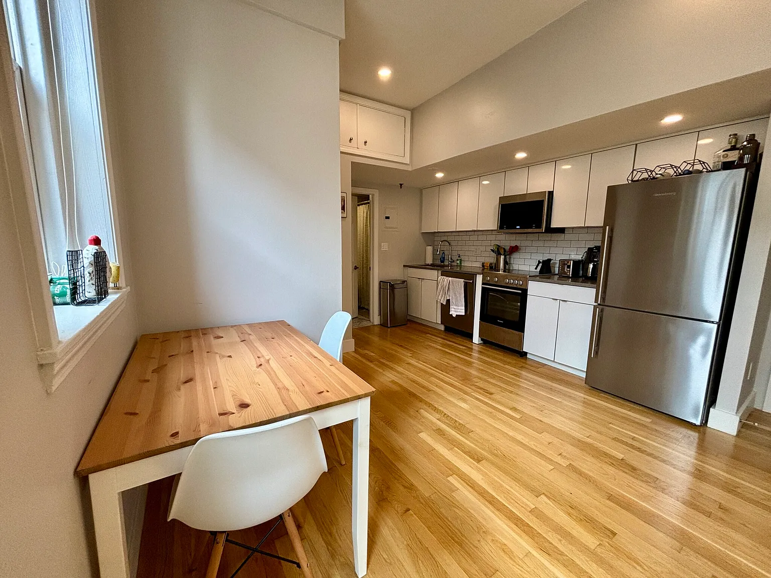 2 bed, 1.0 bath, $4,170 — Photo 2