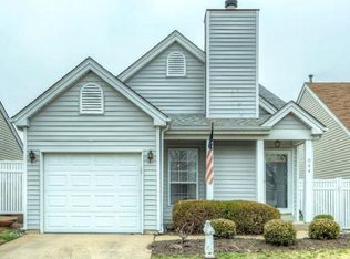 844 Liberty Village Dr, Florissant, MO 63031