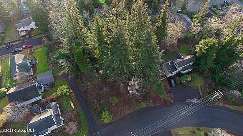 1st image of 589 Clatsop Ave