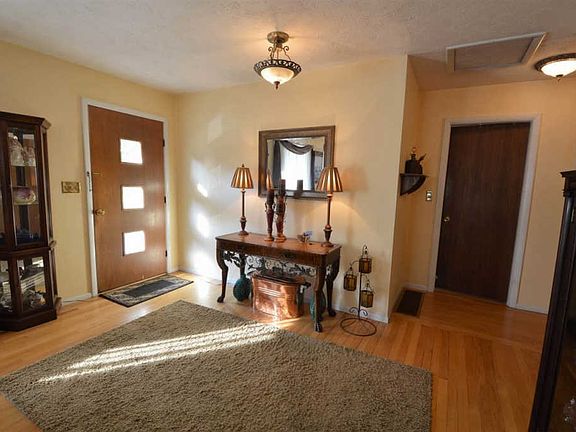 5th image of 508 Meadowlark Ln