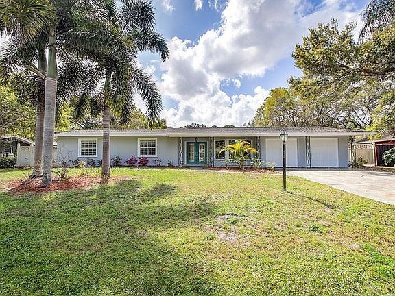 3rd image of 4624 E Lake Cir