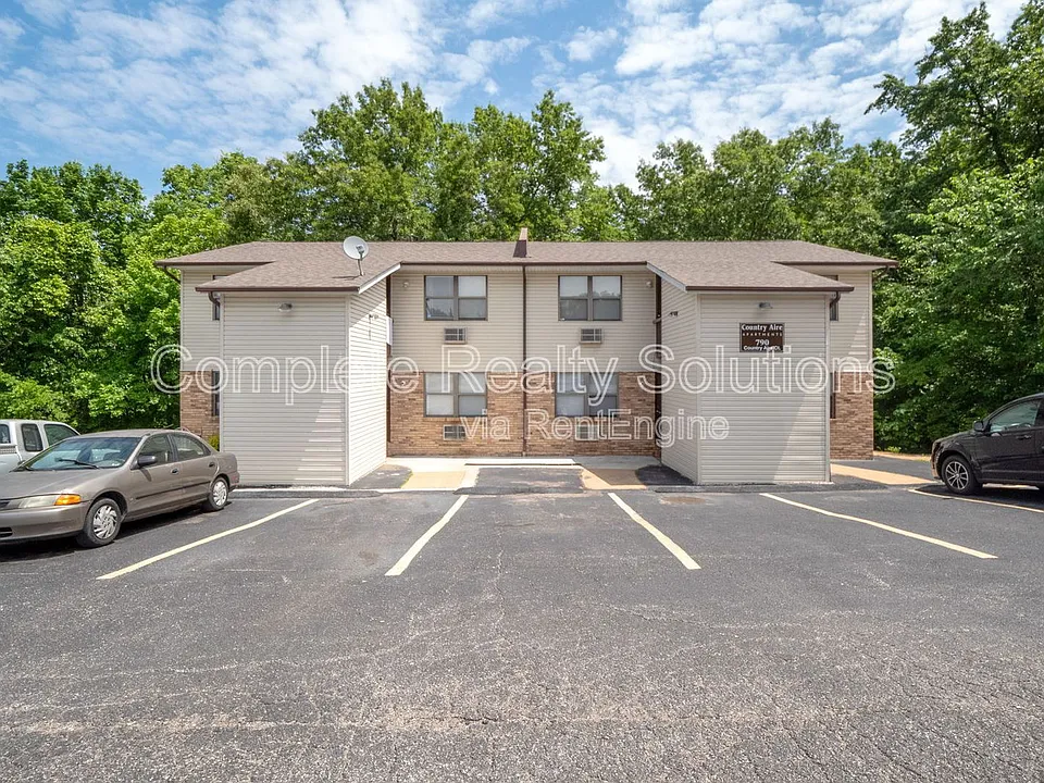 790 Country Aire Ct #103