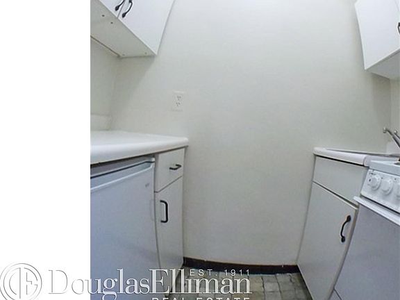 3rd image of 208 W 23rd St APT 514
