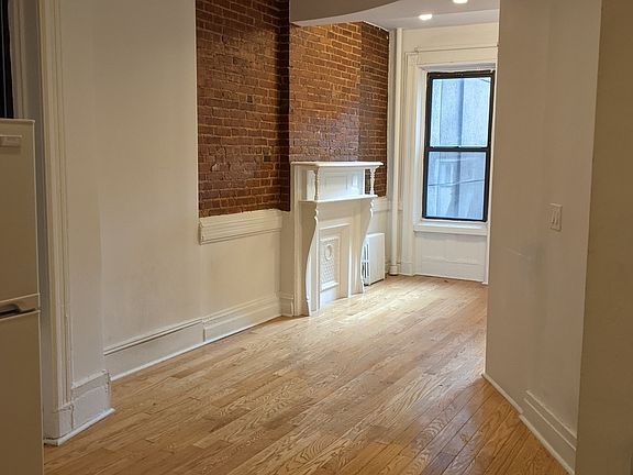 5th image of 414 W 42nd St APT 31