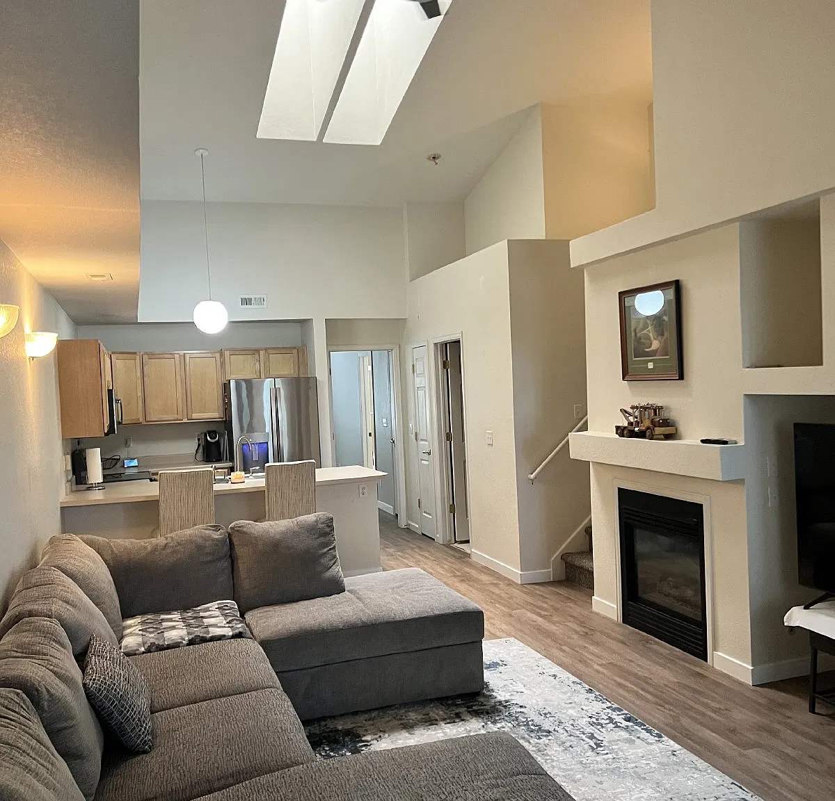 2 bed, 2.0 bath, 1298 sqft, $2,300 — Photo 4