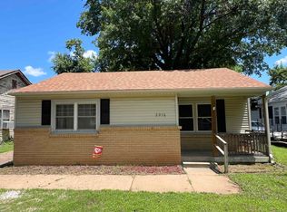 2016 Loomis St, Winfield, KS 67156