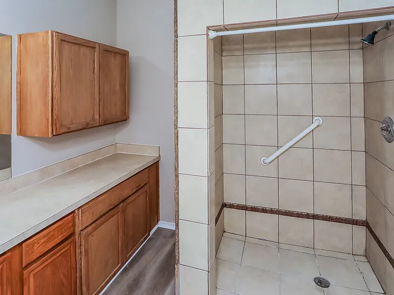 1303 Coronado Ln — Photo 11